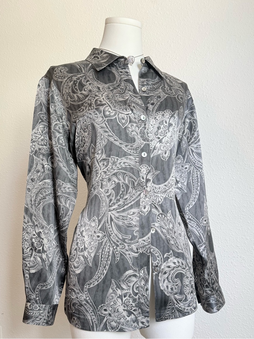 Liz Claiborne Collection Silk Paisley Button Up Blouse Retro Classic Chic